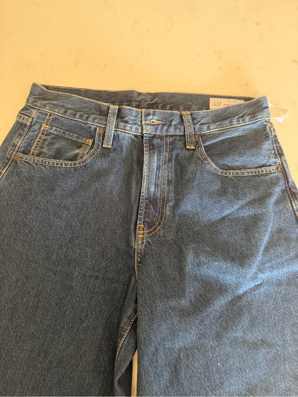 Hailey Bieber Extra-baggy  -Jeans in Medium Indigo View 4